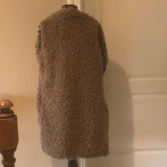 Vest size L. Brown / Tan color - Picture 3 of 8